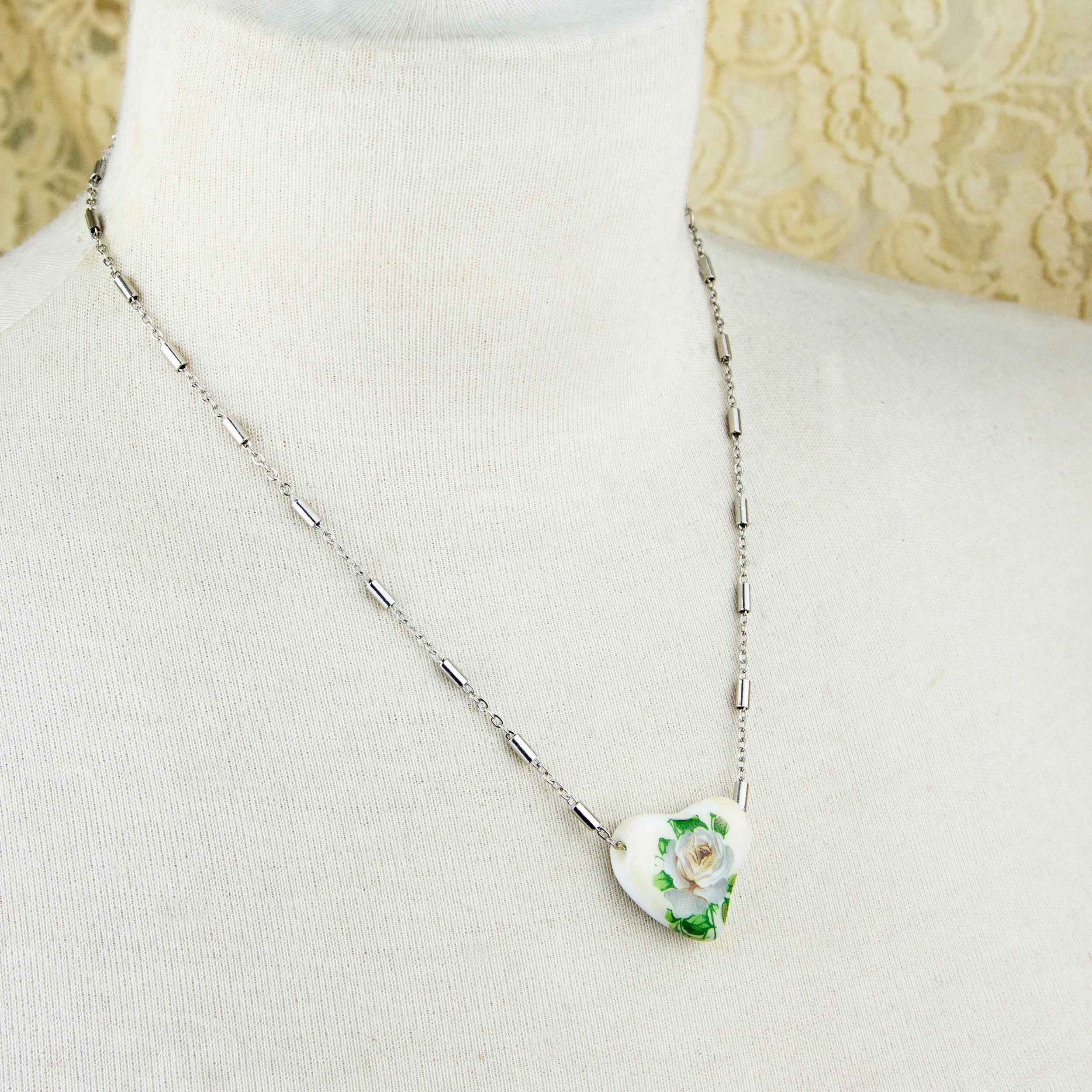 1928 Jewelry 85' Porcelain Heart & Rose Pendant Necklace 15"   3" Extension