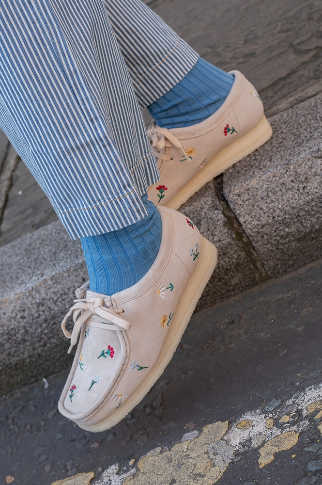 Clarks Wallabee Embroidered Taupe