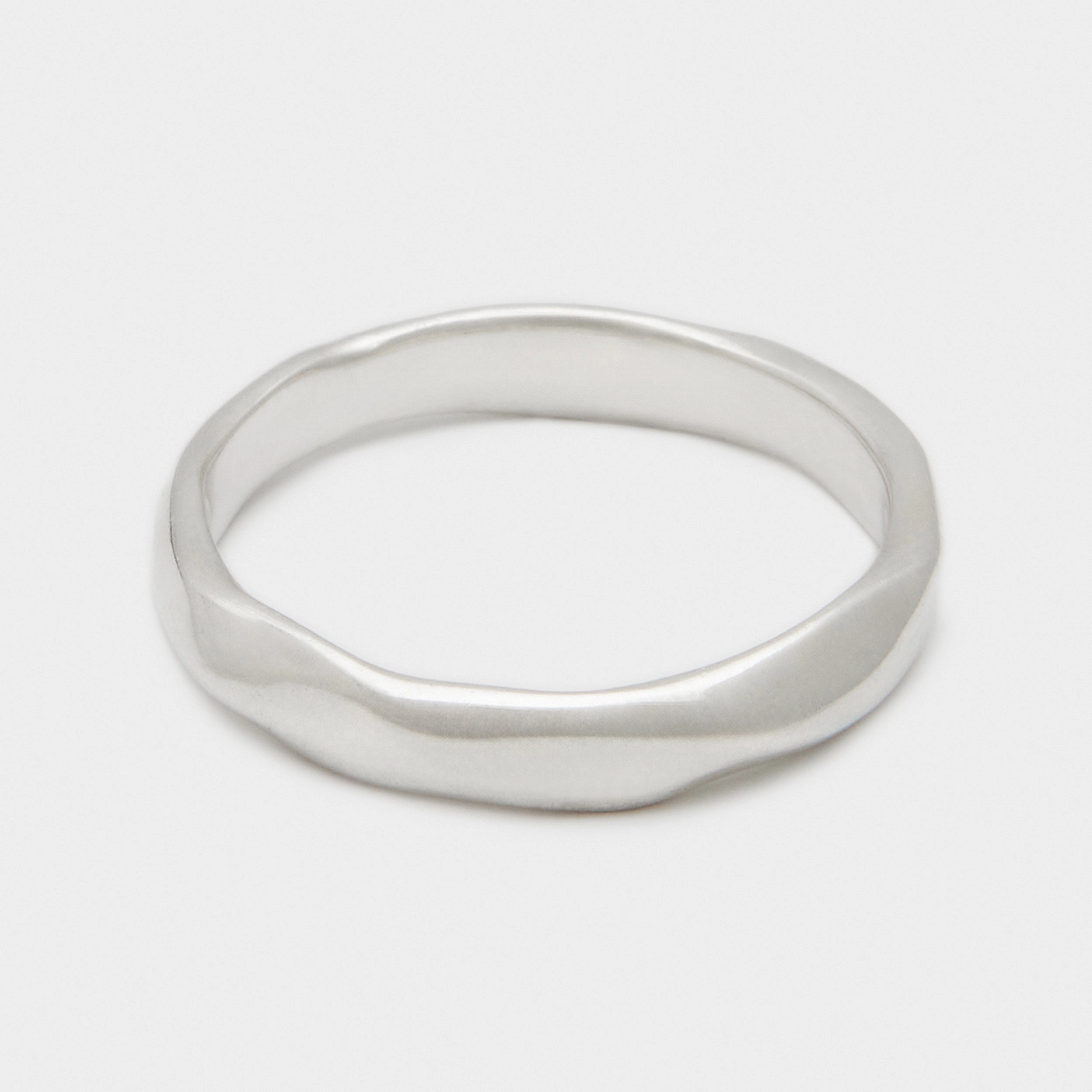 Henchey Coulée Band in Silver